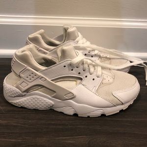 White/cream Kids Nike air sneakers